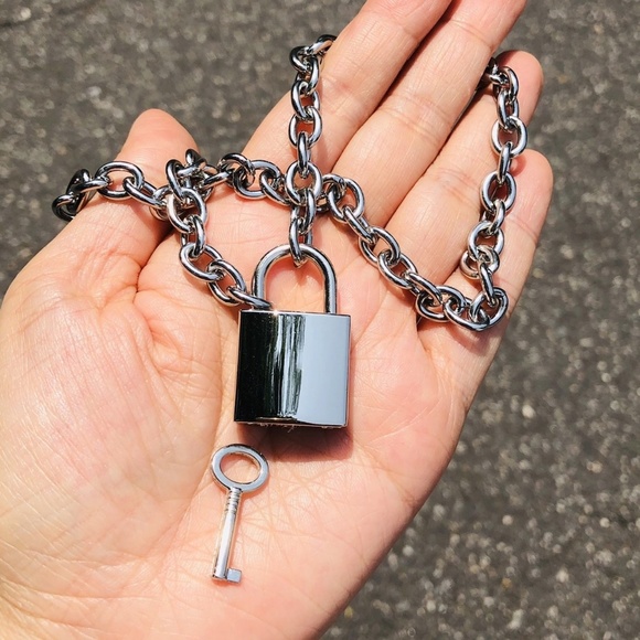 Unisex Padlock Pendant Stainless Steel Necklace - Picture 2 of 3